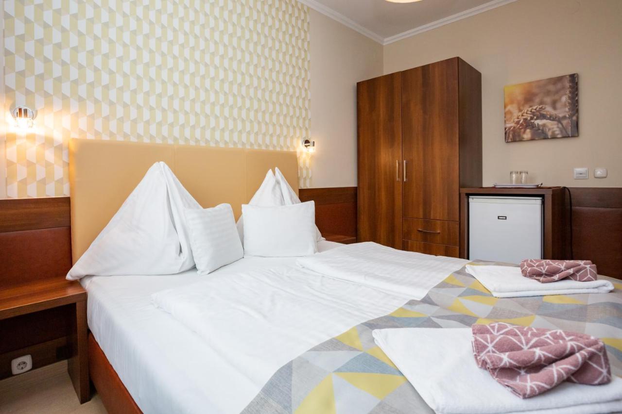 Hotel Pávai Hajdúszoboszló Esterno foto