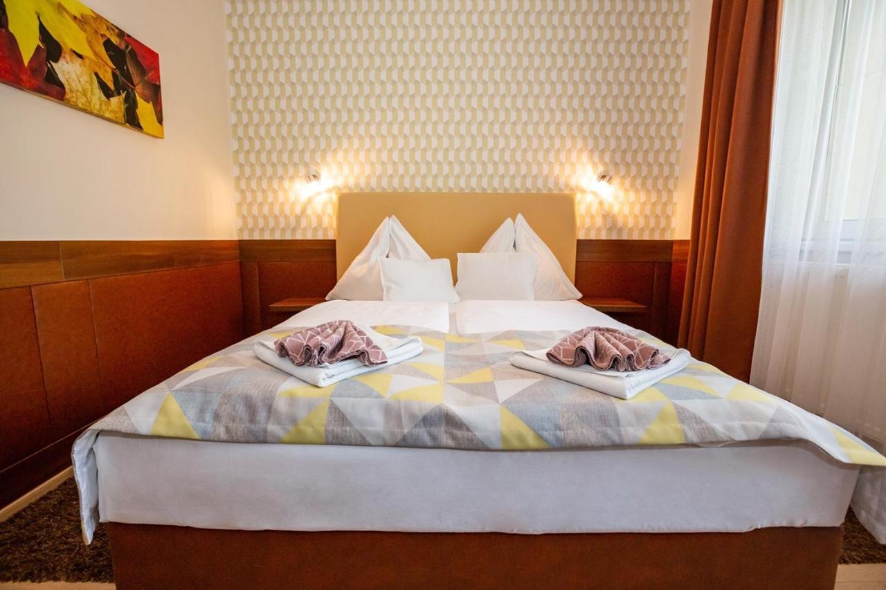Hotel Pávai Hajdúszoboszló Esterno foto