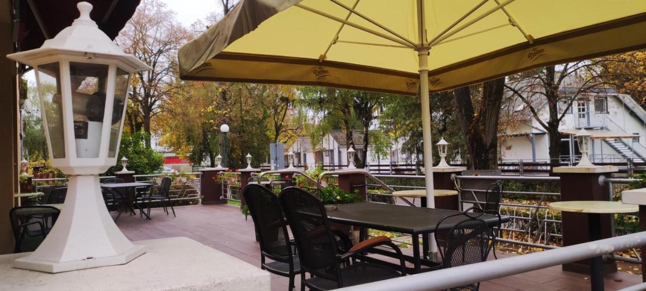 Hotel Pávai Hajdúszoboszló Esterno foto