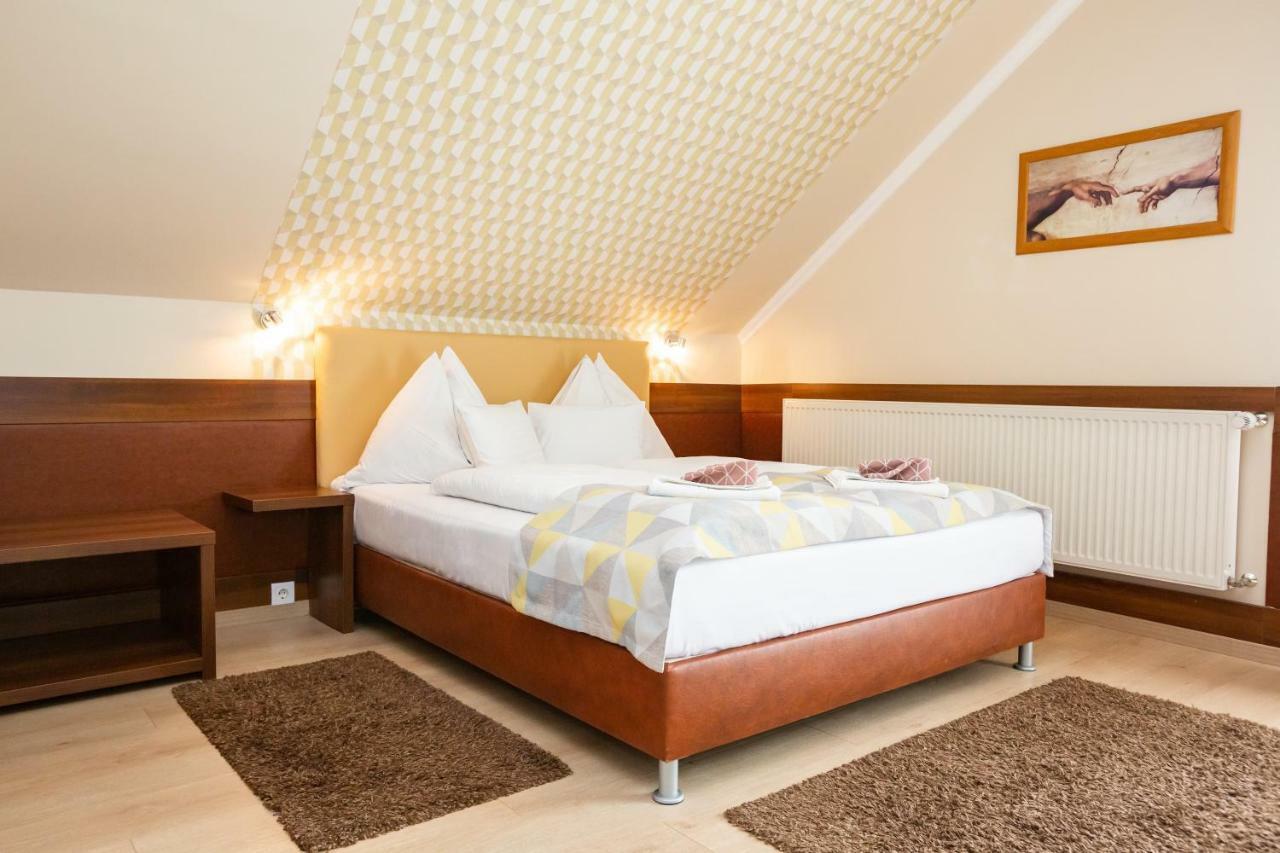 Hotel Pávai Hajdúszoboszló Esterno foto