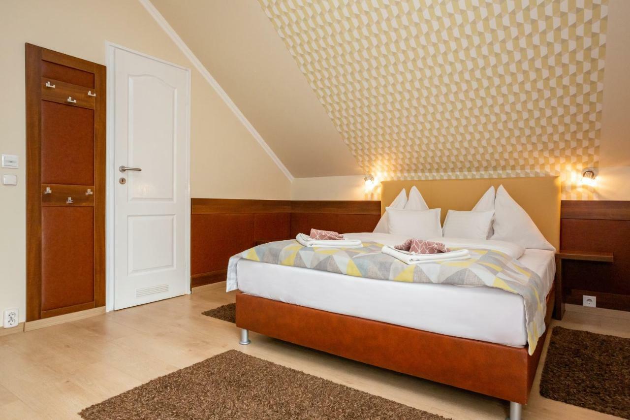 Hotel Pávai Hajdúszoboszló Esterno foto